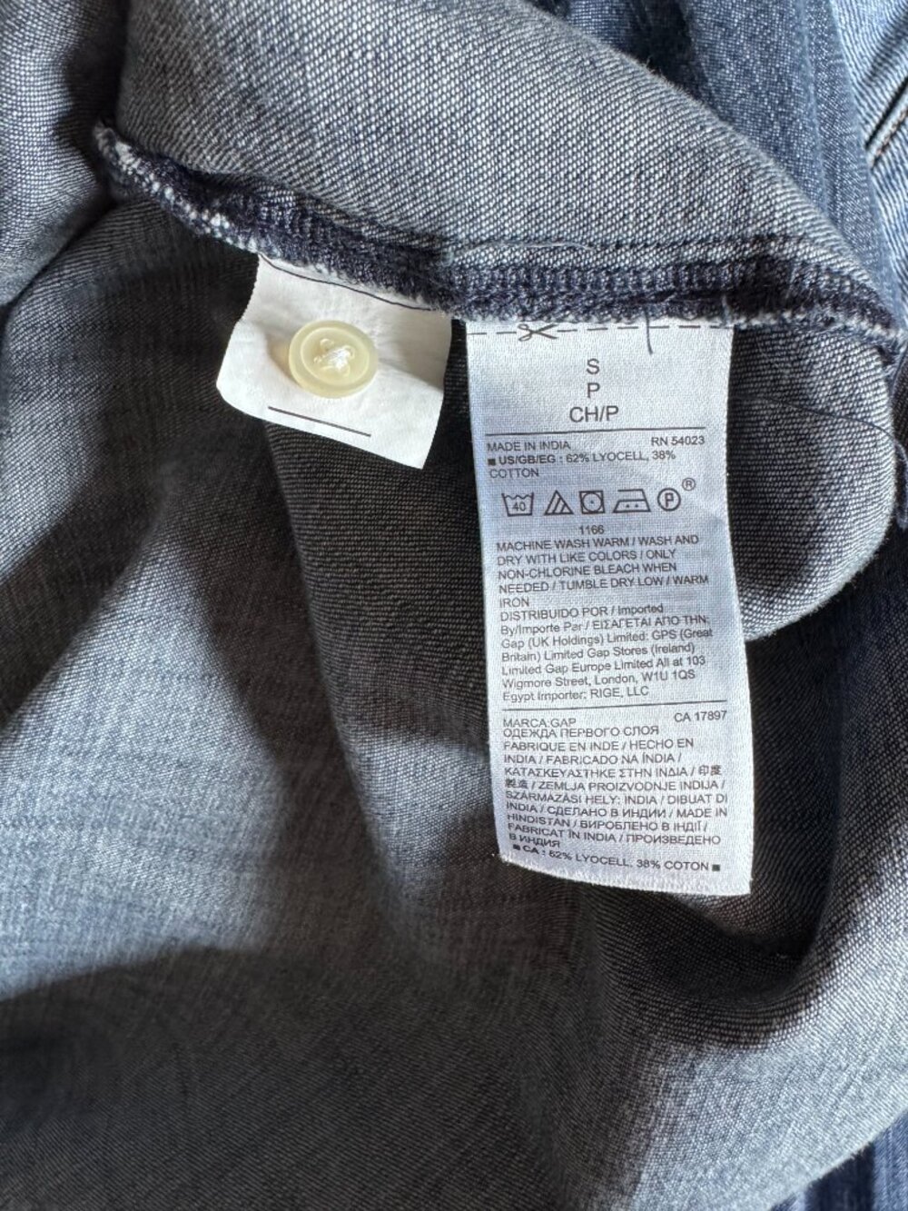 GAP Women's V-Neck Popover Denim Tunic Shirt in Tencel Small Petite - Picture 4 of 4